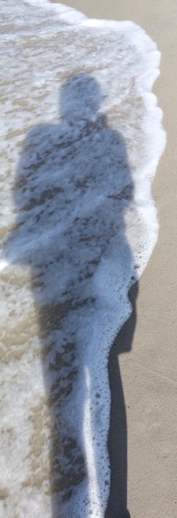 Schatten am Strandsaum (C) Krystyna Martin